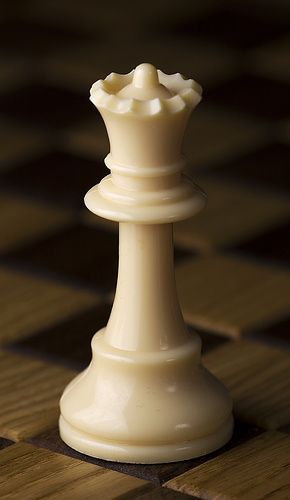 Chess_piece_-_White_queen
