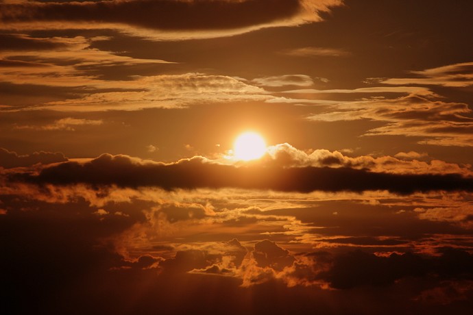bright-sun-in-the-clouds-of-the-sunset-sky