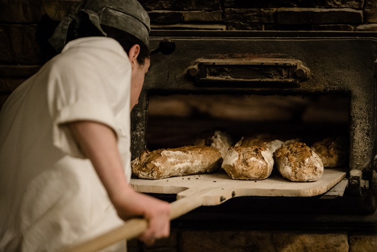 bakery-baker-bread