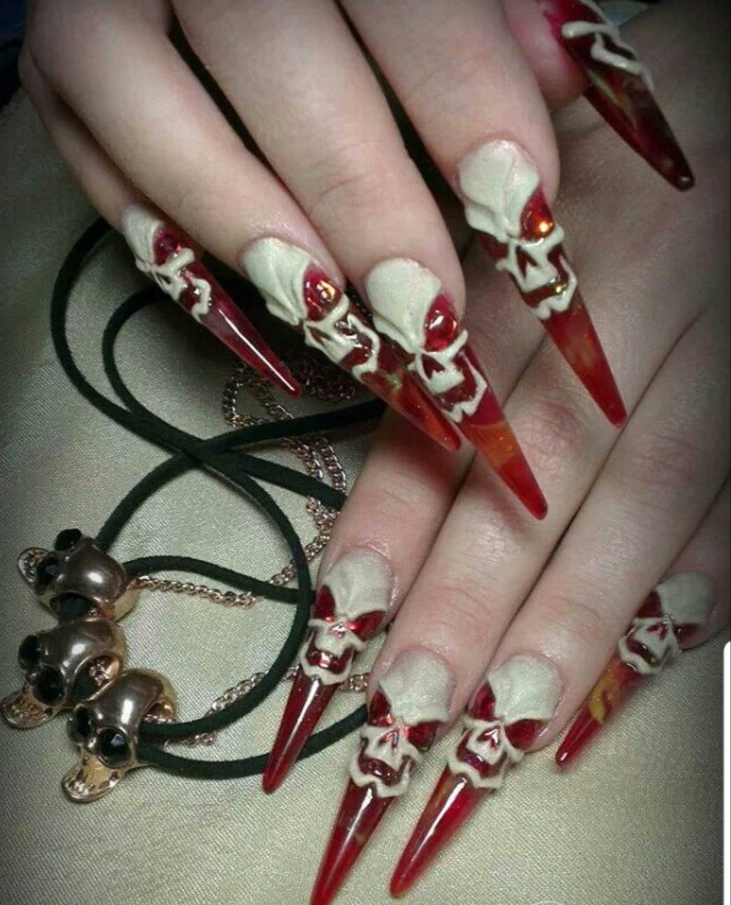 Красные готические ногти